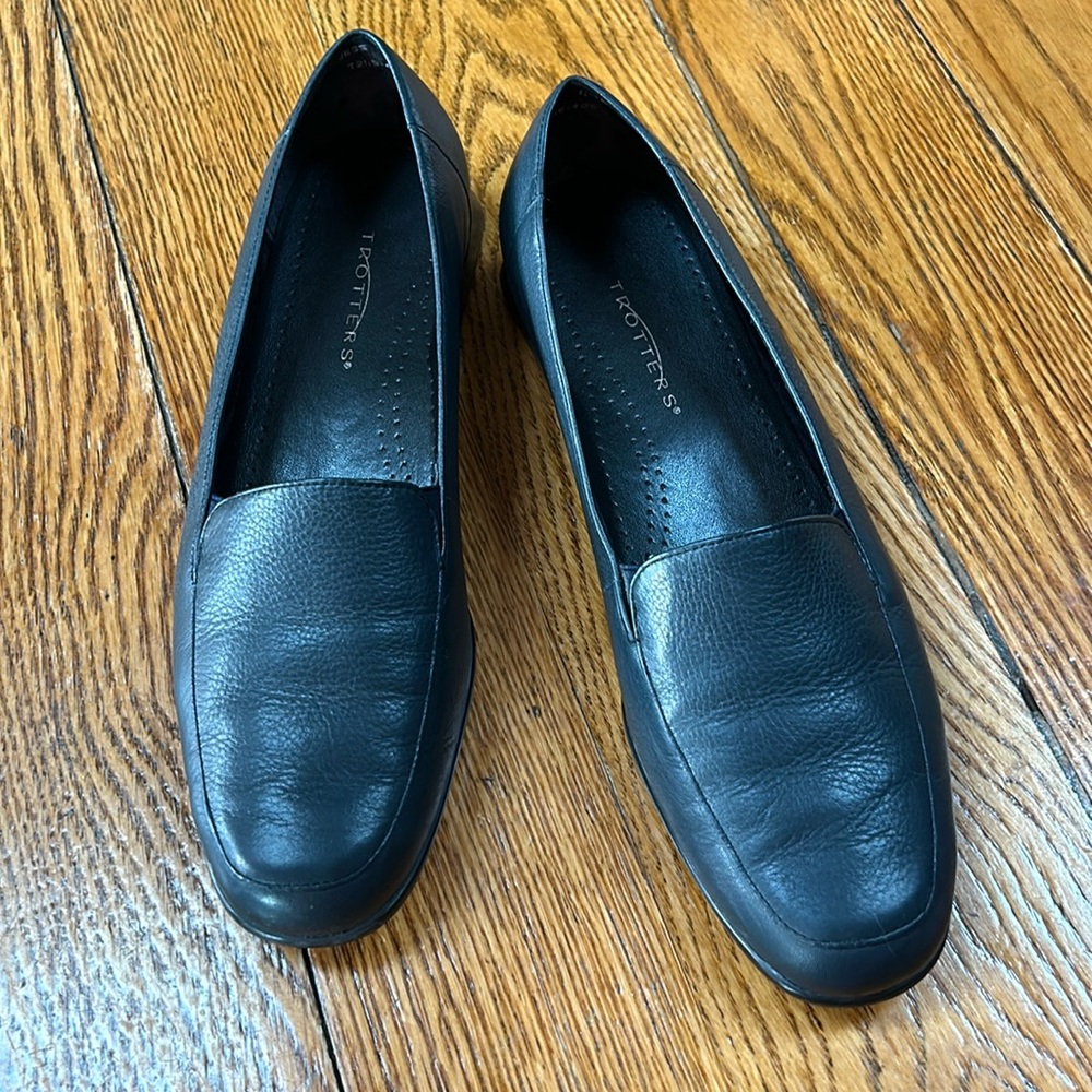 Trotters Black Leather Loafers